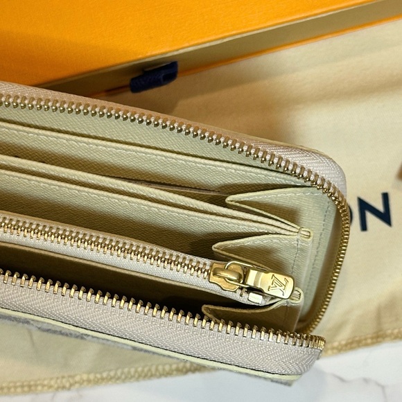 Source Unknown Iconic Fashion Damier Blue Wallet - Picture 9 of 11